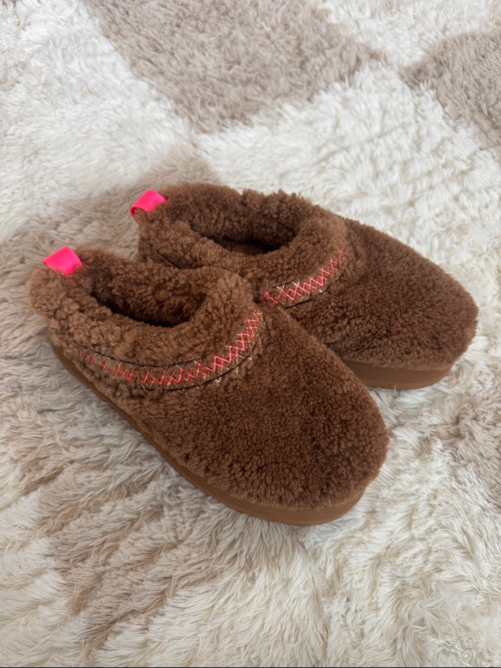 NWOT UGG Teddy Platform Slippers